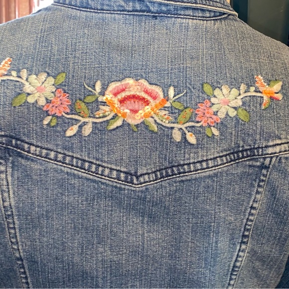 Kickit Large flower embroidered jean jacket women’s - Picture 6 of 10